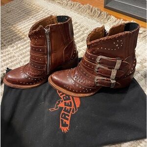 Freebird Cognac size 6 booties